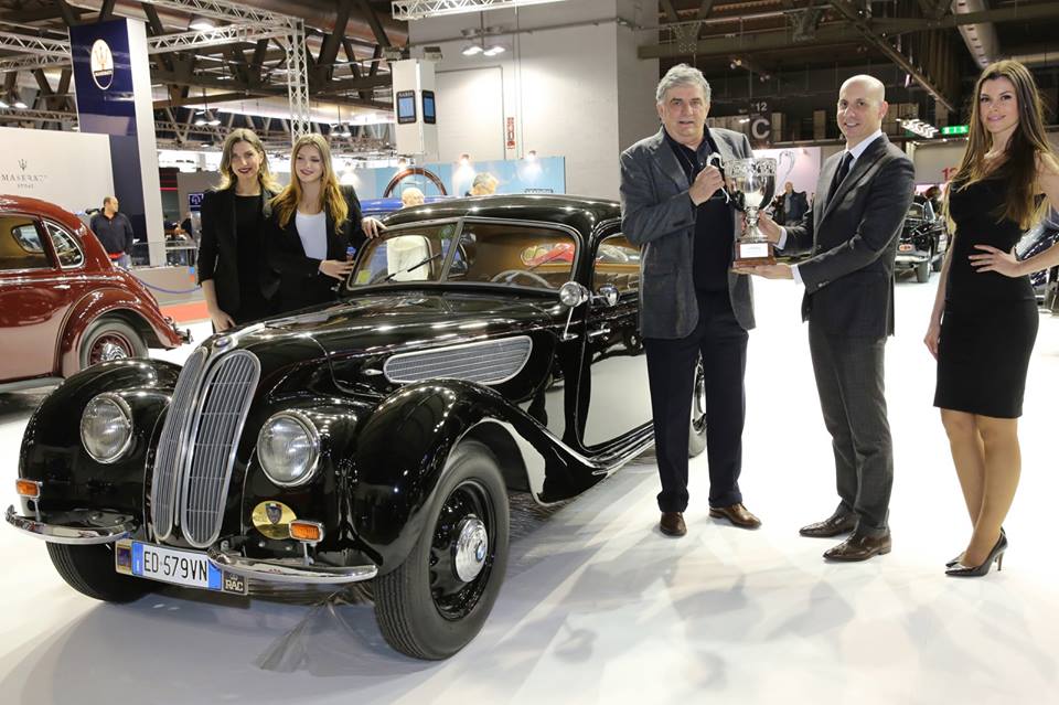 LibeIncisioni's tweet image. Premiazioni Autoclassica Milano 2016 #libeincisioni #libetrophies #libetrophy Coppe by @LIBEINCISIONI1