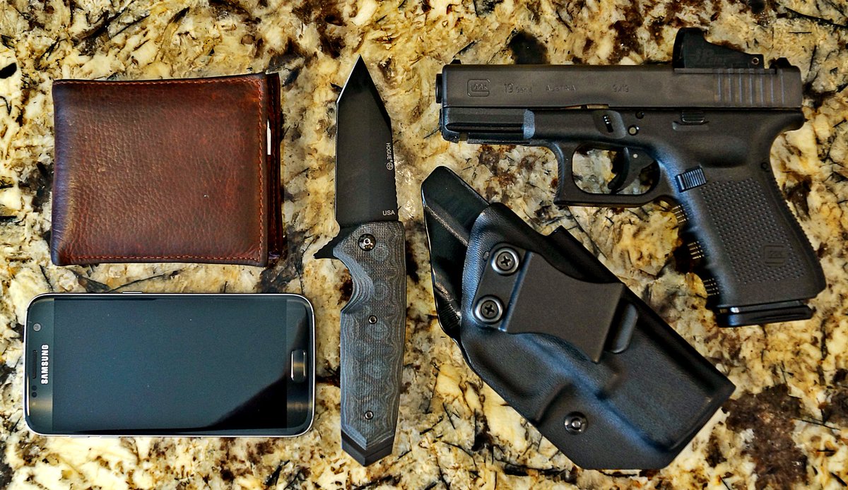 Everyday Carry Pocket Dump of the Day: Jeremy S. thetruthaboutguns.com/2016/03/jeremy…