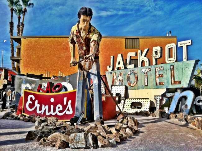 WorkoutMode's tweet photo. #GetOffTheStrip and tour the @NeonMuseum well worth it. https://t.co/WESIiqR4Lc https://t.co/bqvpmK4HoN