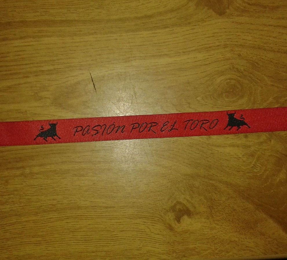 RubioLaPedraja's tweet photo. Ya a la venta las pulseras de la @ACT_ElRaso "Pasión por el Toro" por sólo 1€!!! No te qdes sin ella!!! https://t.co/Lj2vS8d9hJ