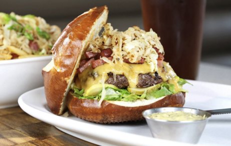 We know what we're having for lunch! #burgers 

zomato.com/dublin/best-bu…