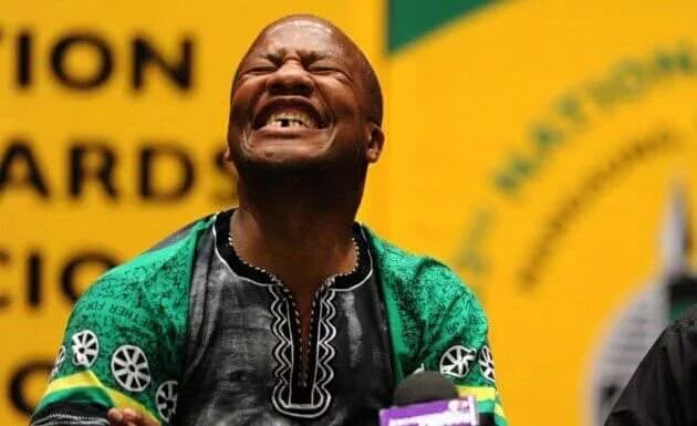 Sharon_Letlape's tweet photo. The Honourable Parliamentary Chief Whip of the rulling party
#cheese😂😂😂 https://t.co/2bLOVjRUvI