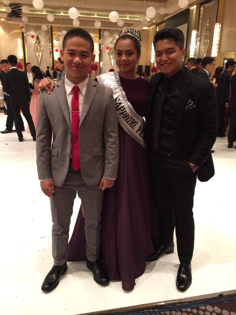lorenzononato's tweet photo. Pwede pa ba humabol? @_aaronhrnndz @ricartss #BatchAwkward2k16 ❤️❤️ https://t.co/YWIOhBAHXD