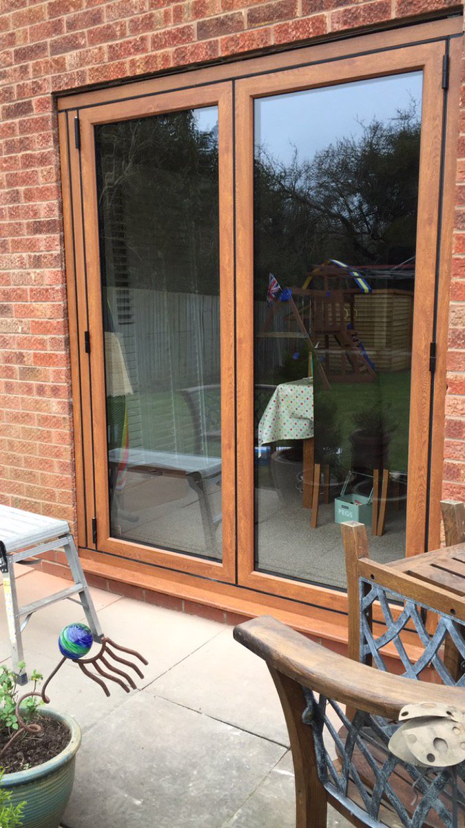 Mainstream_UK's tweet image. More lovely golden oak @Originbifolds installed last week. #Bifolds #doors #mainstream #installation