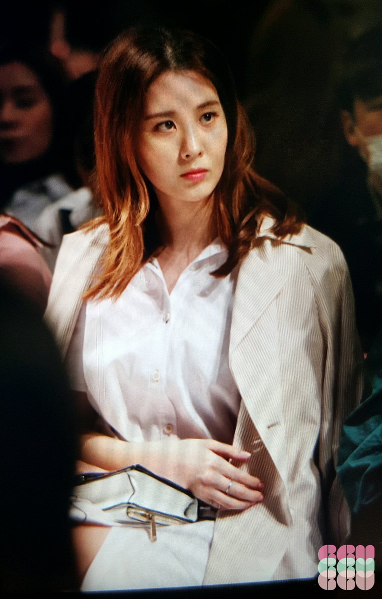 [PIC][22-03-2016]SeoHyun tham dự Show diễn của thương hiệu "THE STUDIO K" trong khuôn khổ "HERA SEOUL FASHION WEEK S/S 2016" vào tối nay CeJlWUcUEAAKnHW