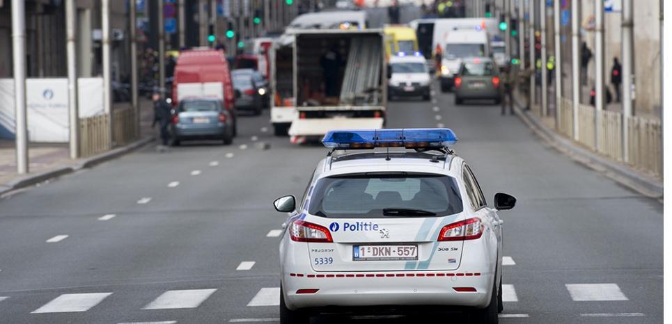 ElGlobalista's tweet photo. 1.600 policiers mobilisés en France, contrôles aux frontières... L'Europe en état d'alerte https://t.co/izmrrDHaPC https://t.co/XsF8BI0Z9v