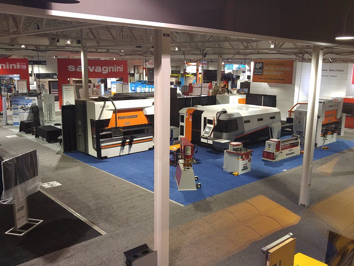 SME_Canada's tweet image. #FABTECHCanada: 300+ exhibits, more than 1 MILLION pounds of #machinery! We&apos;re open 10-5. fabtechcanada.com