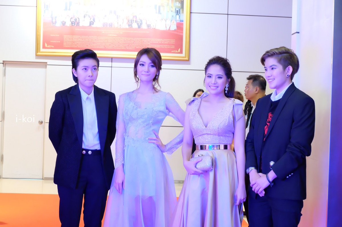 Nann_FC's tweet photo. นัน และทีมนักแสดงจาก #yesorno2_5 ในงาน #komchadluekawards13 ค่ะ @Theconando @tiniiz @PiquePb @hongyokgun #Nann https://t.co/1SYc5tupeC