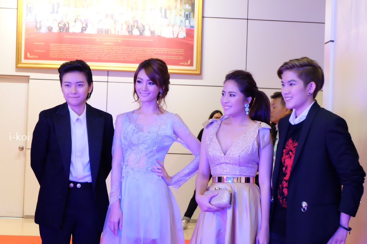 Nann_FC's tweet photo. นัน และทีมนักแสดงจาก #yesorno2_5 ในงาน #komchadluekawards13 ค่ะ @Theconando @tiniiz @PiquePb @hongyokgun #Nann https://t.co/1SYc5tupeC