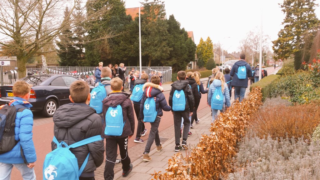 Wandelen voor water: 6 km met 6 liter water <a href="/SimaviNL/">Simavi</a>