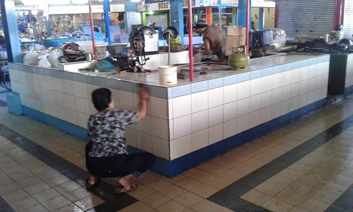 cleanactionid's tweet photo. RepostFB #RizalPohang bjudul "Selasih" (Selasa bersih2). #PasarImpian ini bernama #PasarCihapit #BahagiaItuSederhana https://t.co/O44cssHp8X