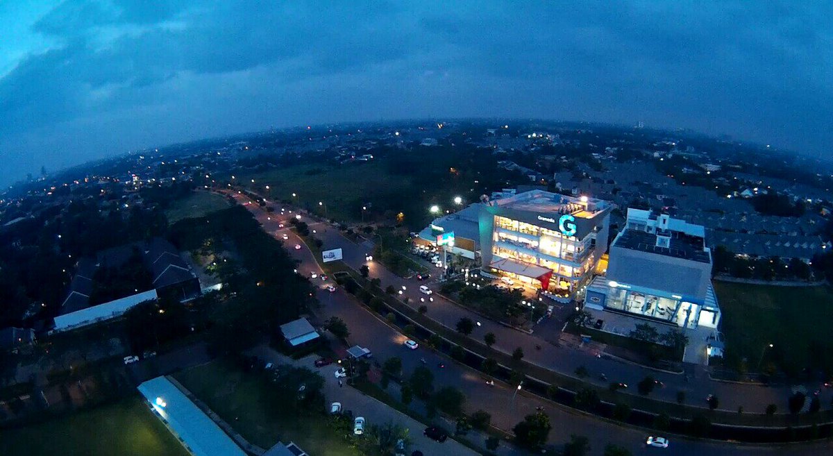 harmitgen's tweet photo. FreeX w/ mobius camera @bintaro Graha, Tangerang @KabarBintaro @infoSerang #drones #droneswithcamera #skydronesia https://t.co/W31rLomXQR