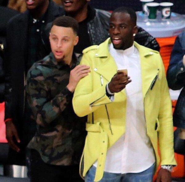 WSHHFANS's tweet photo. Every facial expression in this picture is priceless https://t.co/piEdtAAUDf
