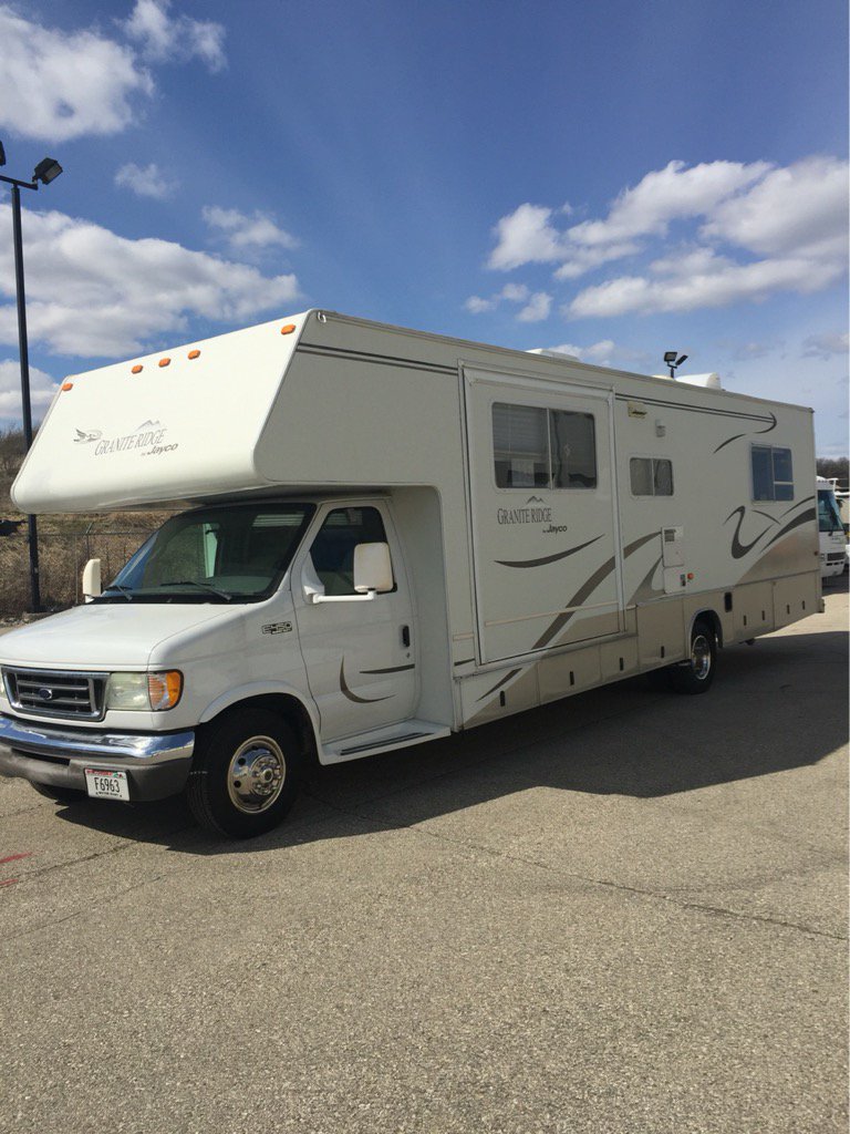 runforlisaking's tweet image. My home for my cross-country run for suicide prevention! gofundme.com/runforlisaking #suicideprevention #mentalhealth 🚐