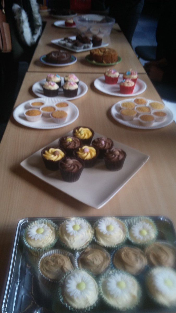 DDayEDU's tweet photo. @SewellPark Cake sale for @MatthewProject under way #RAGweek2016 https://t.co/nXrC6kTZs4