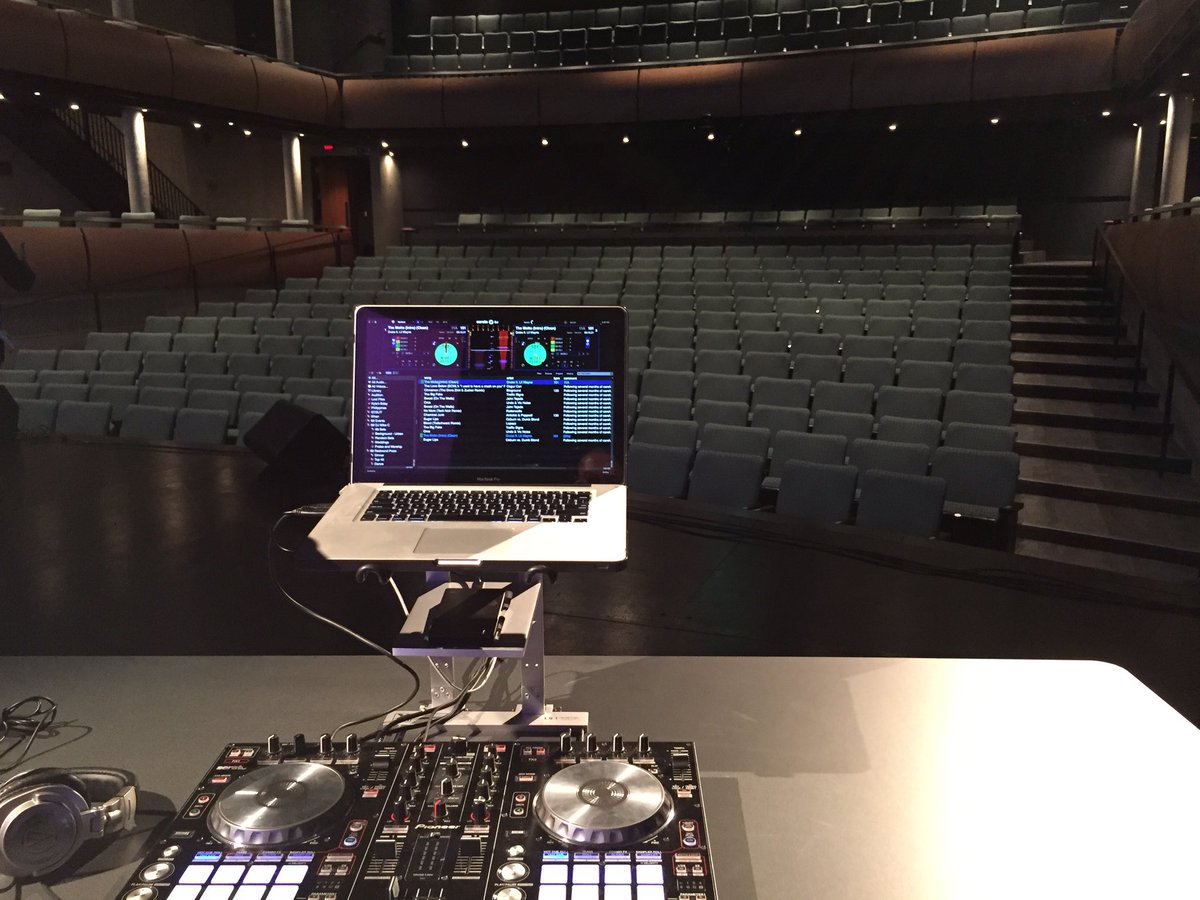 MikeCLeadership's tweet photo. Ready 2 DJ #VTC2016 @TCDSB VoicesThatChallenge #StudentLeadership #bethechange #PlayhouseProductions #SunshineSound https://t.co/za9vMhyMwK