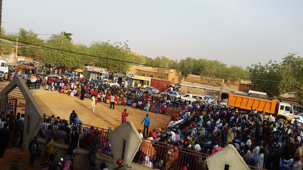 mohamedbazoum's tweet photo. Victoire du Président Issoufou
#ambiance #Tarraya #victoire https://t.co/WwZBi7n2WT