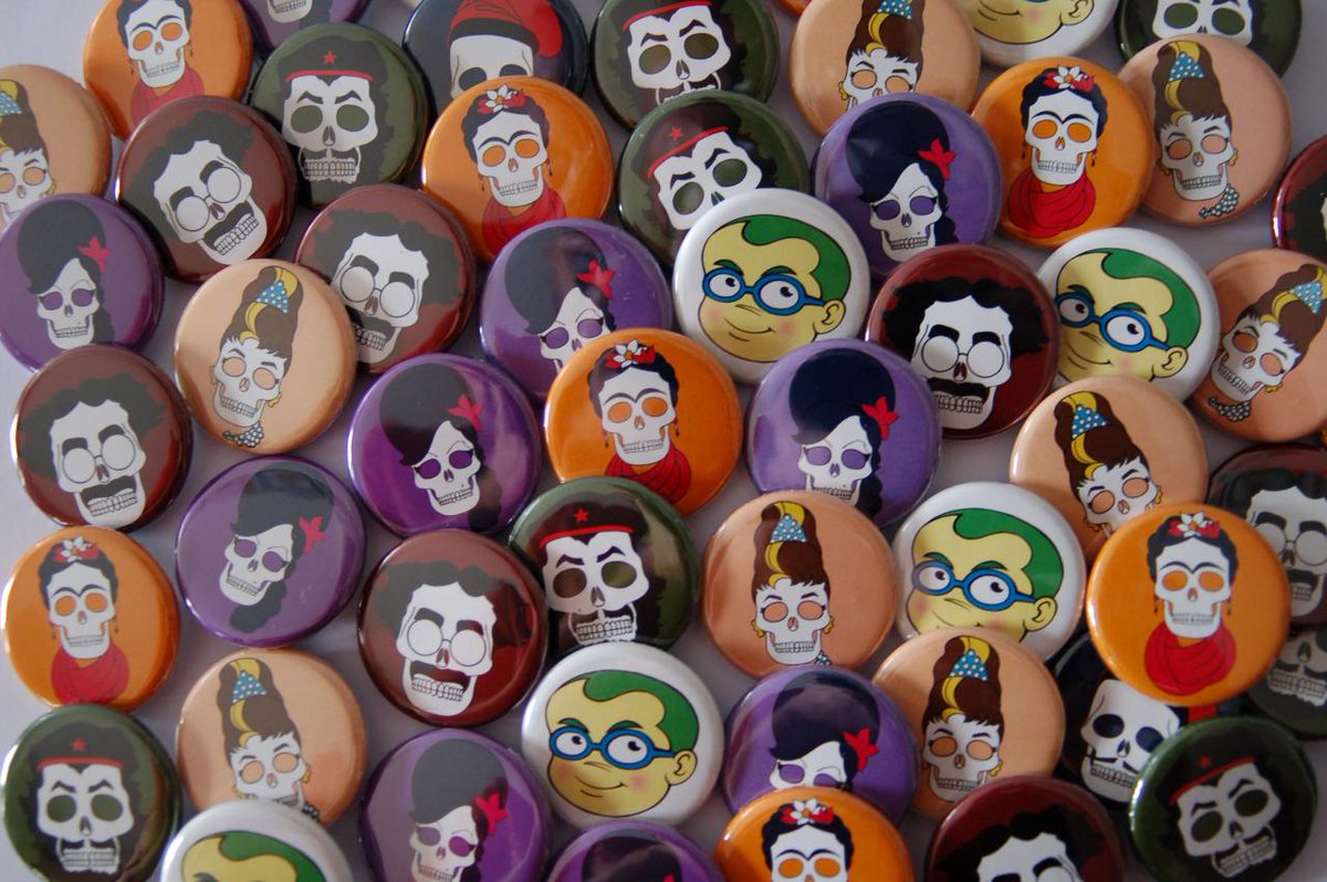 ZocodeChueca's tweet photo. ¿Todavía no conoces las #SkullCelebrities de @Meloncete2013? Las tenemos en camisetas, libretas, chapas y mochilas! https://t.co/R71zv5a7aM