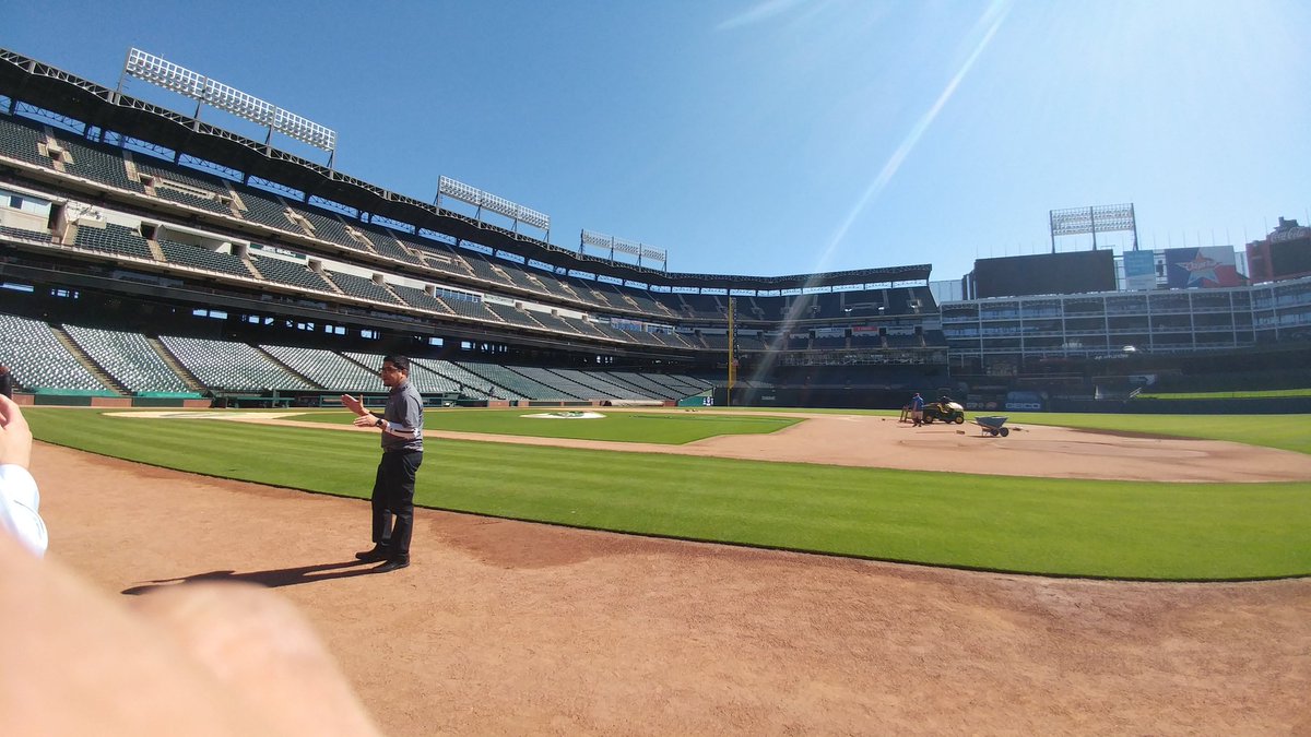 LindaMedrano9's tweet photo. Love this pic #LGG5DFW https://t.co/E4B4NgcPWs