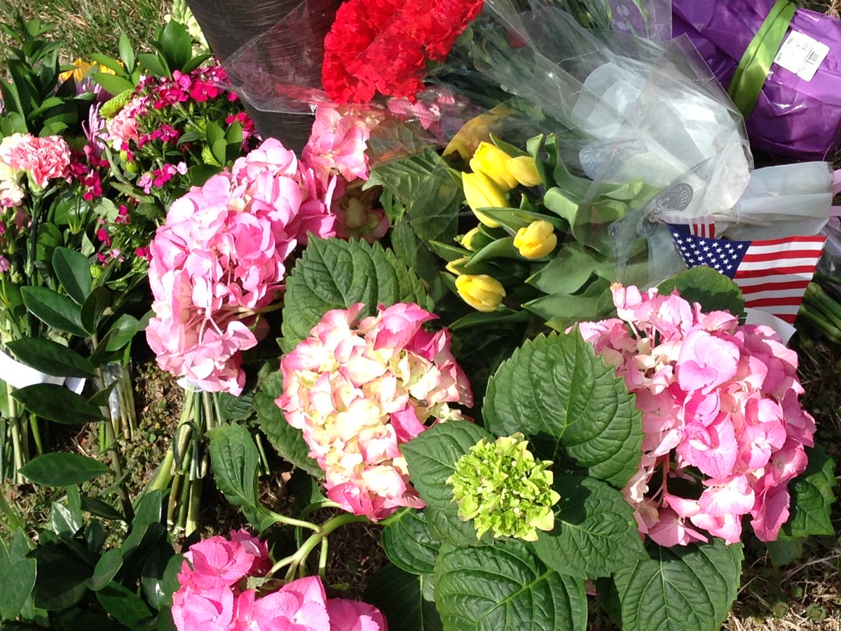 BelgiumintheUSA's tweet photo. Thank you for your messages of solidarity and the flowers that were laid in front of our Embassy this morning. https://t.co/5GAPRAjR3n