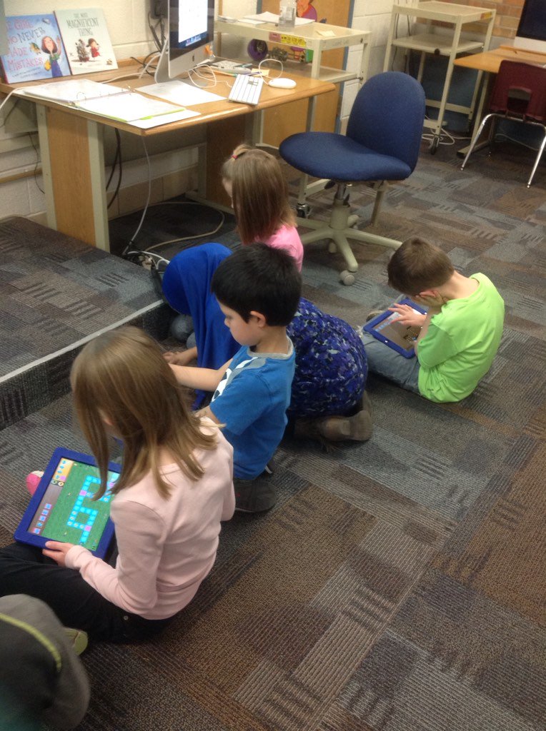 Fossum1stGrade's tweet photo. 1st graders learning how to code. Some are using https://t.co/tYpw5hiGCw others are practicing sequence in Kodable. https://t.co/YTGB8ZCA3x