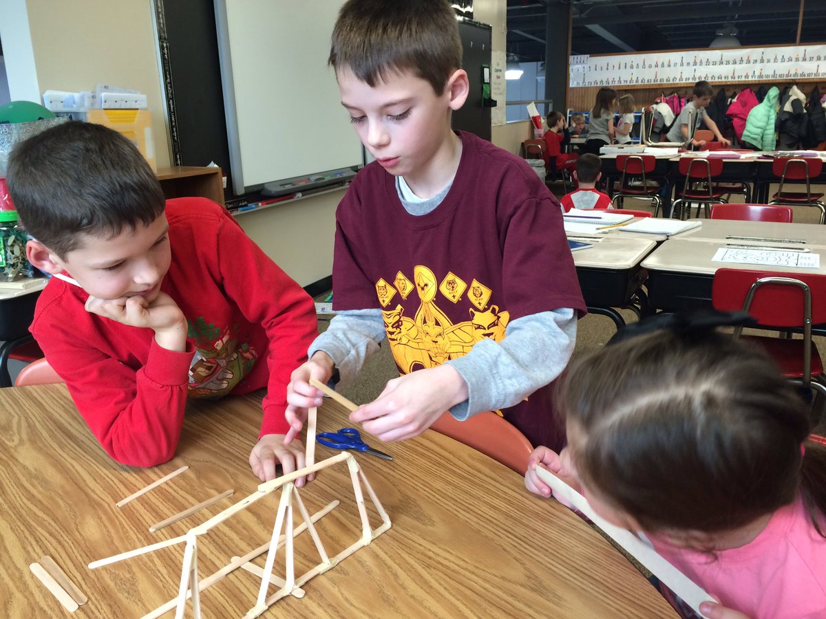 ChelseyEminger's tweet photo. Teamwork and problem solving to make a bridge!#letswriteaboutit #strength #length #creativity #FunIn3rd https://t.co/GUJEfJuIli