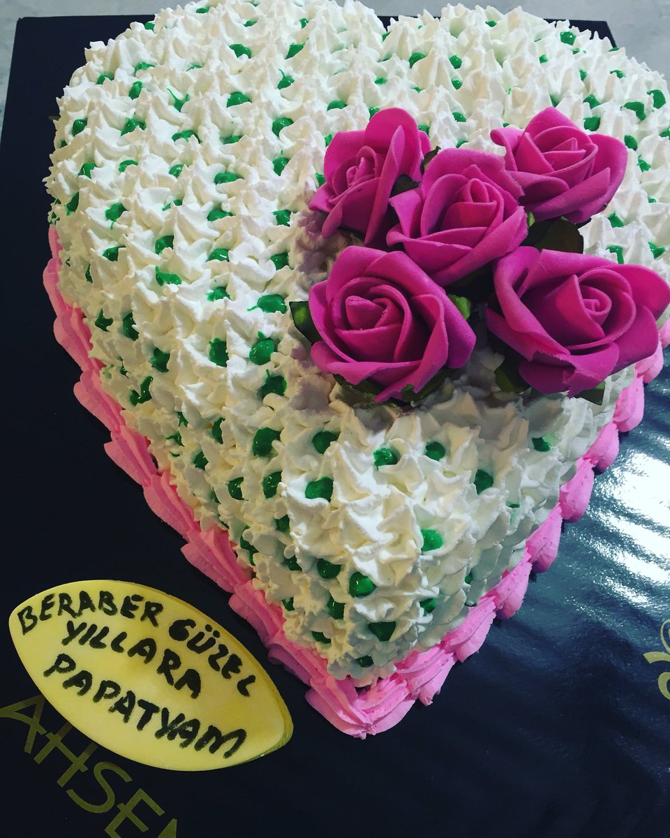 EmelSirvanoglu's tweet photo. Biz kimsenin  papatyası olamadık tabi 🙈😂 ama başkalarının papatyalarını yapıyoruz işkence gibi ahah 😫😫🌼 https://t.co/6OiClBe8fn