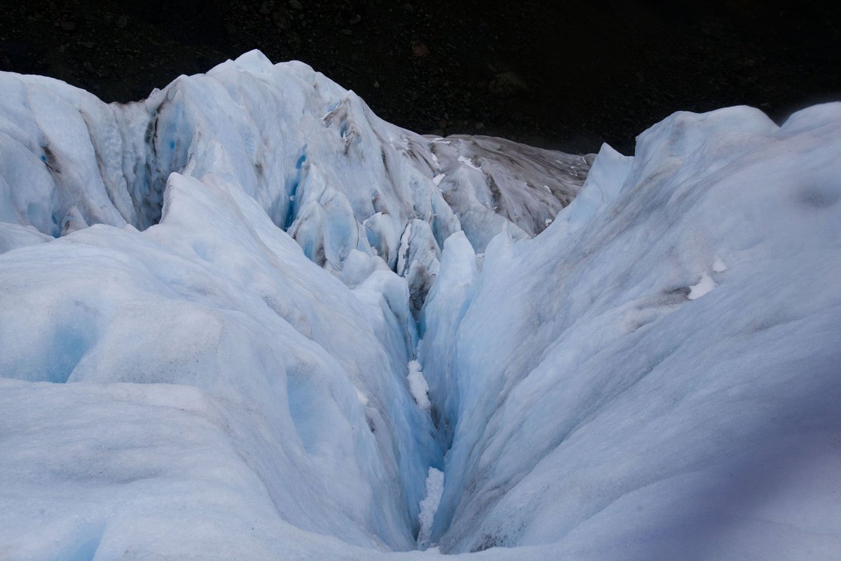 GreenpeaceArg's tweet photo. Defendé los glaciares argentinos usando #ChauVeladero. Pedí a @barrickgold que se vaya de San Juan. https://t.co/jDWmWxRulB