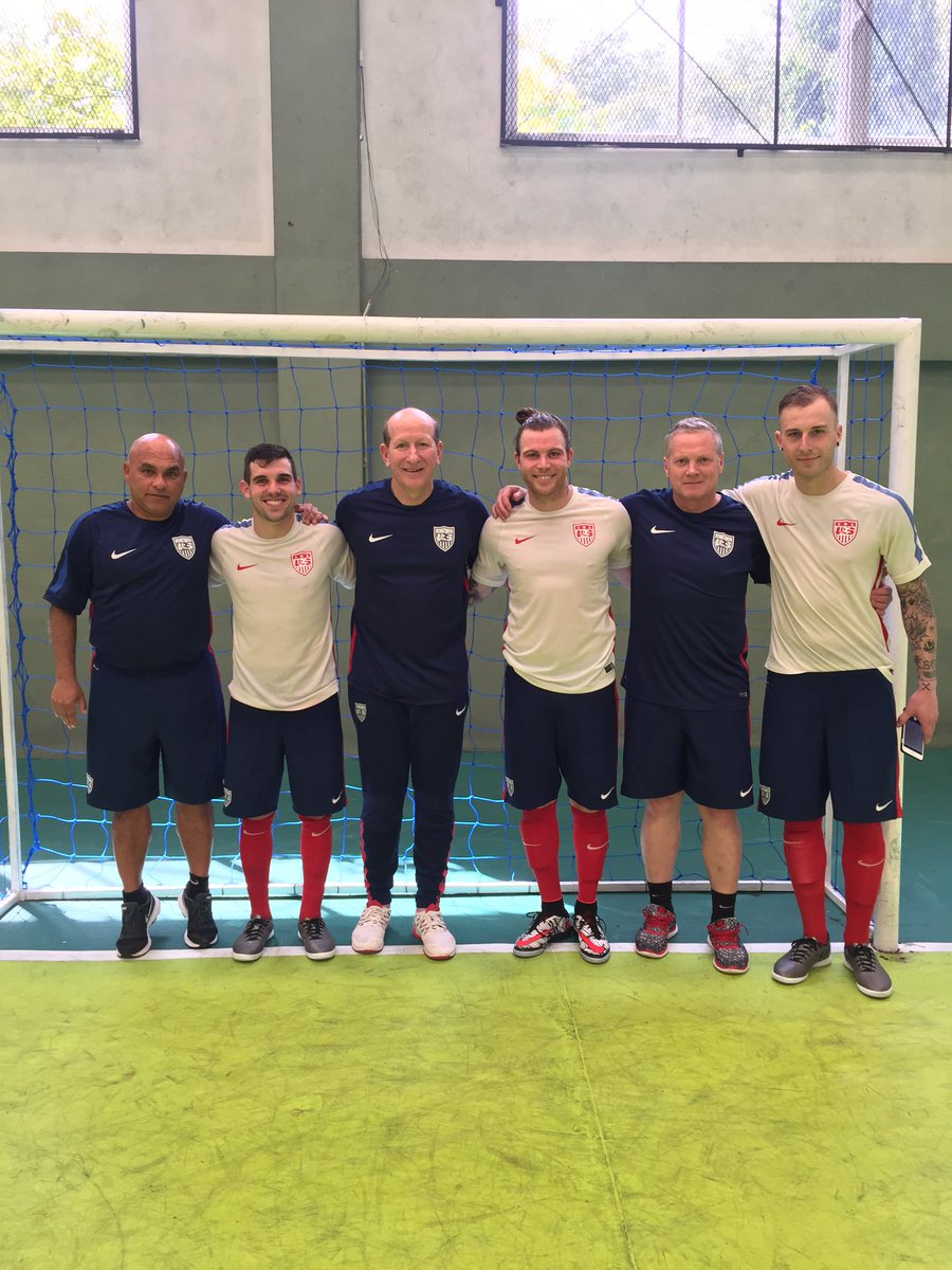 Our picture with the coaches! <a href="/Ktozerusafutsal/">Keith Tozer</a> <a href="/thekickofreason/">Alexander Megson</a> <a href="/Marklitton21/">Mark Litton</a> <a href="/amtozer14/">Alex Tozer</a> #USA #Futsal #Argentina