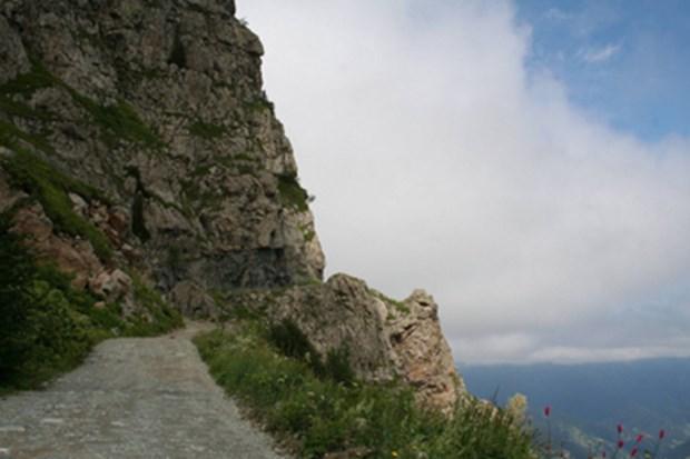 Dünyanın en tehlikeli yolu Bayburt'ta bit.ly/1RtB55u