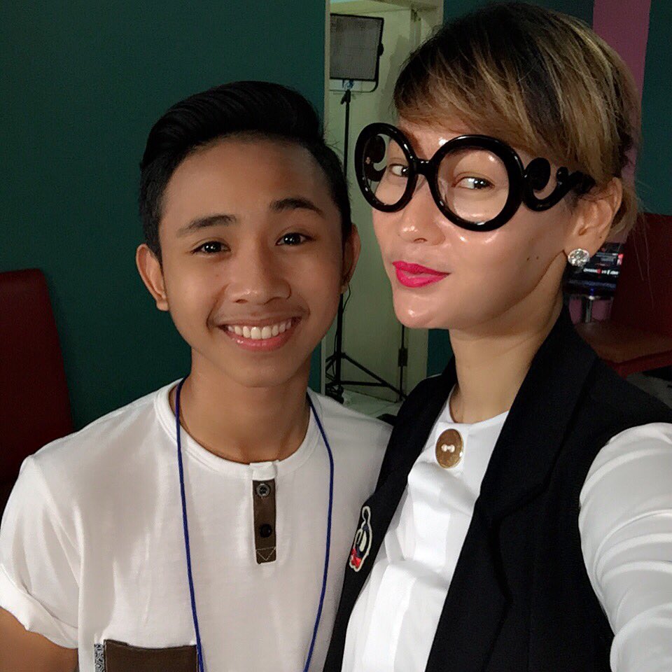 daratista_inul's tweet photo. Kesayangan bunda'suaranya keren'pedangdut belia yg luar biasa bantu sms biar dia bertahan yah teman2🙏🏻 https://t.co/aoQVG3mhuq