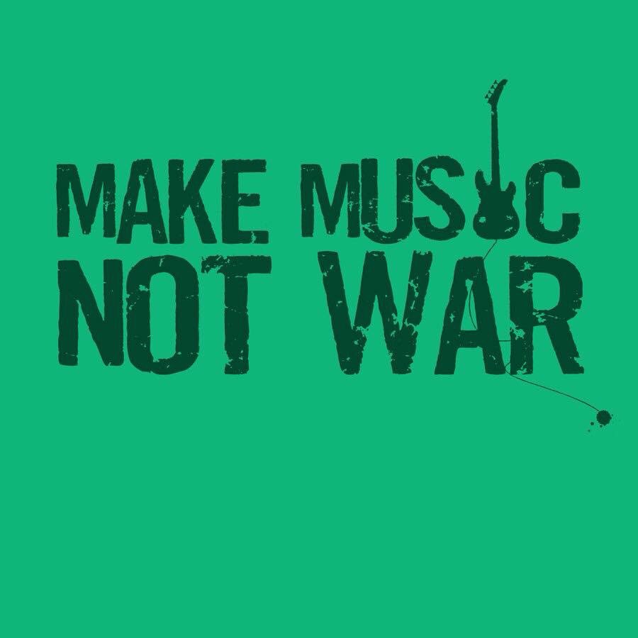 Titailrock's tweet photo. #makemusicnotwar #brussel #wewantpeace https://t.co/npUsRCTZaS