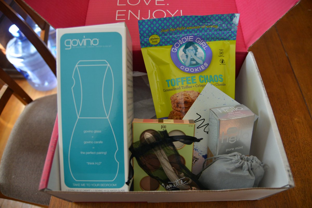 Buythisbox's tweet photo. Review for @POPSUGARMH March 2016 One of my favorite boxes Great value and awesome products https://t.co/QBGmCHcg6U https://t.co/NLj9tR1WxV