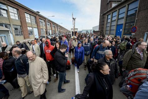 lesoir's tweet photo. Appel à la solidarité: aidez les sans-voiture à rentrer chez eux
 https://t.co/jrFZUWuCR8 https://t.co/WBOKqELHFS