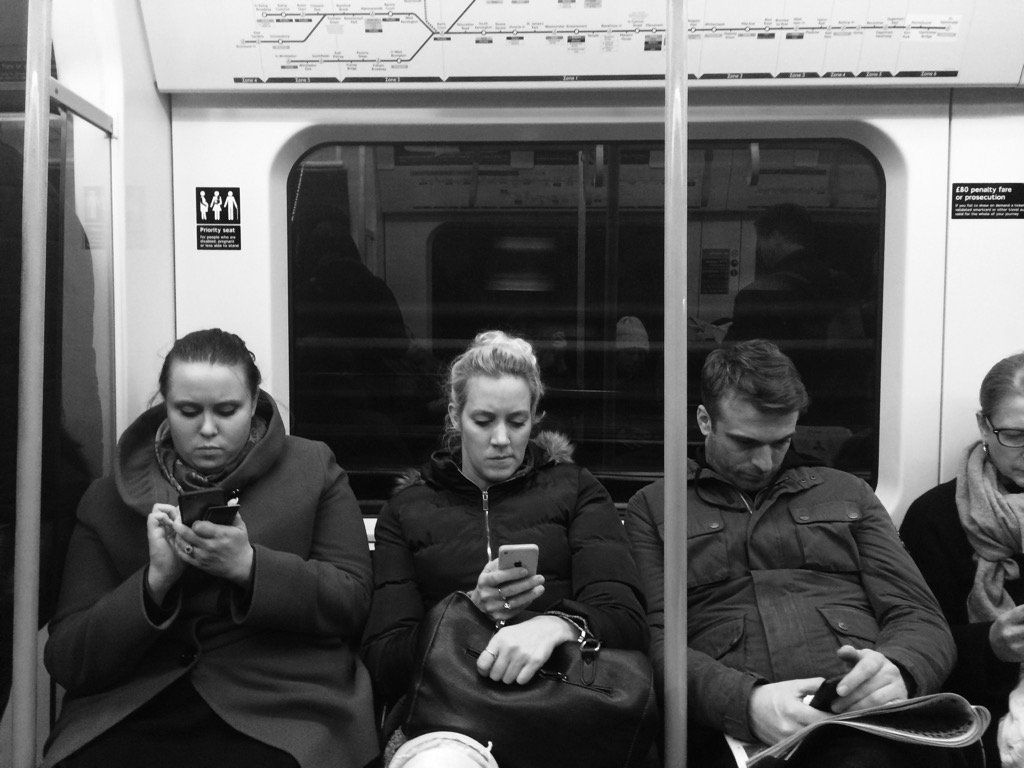 92charchar's tweet photo. The #daily #grind !! #mindthegap london commute ! https://t.co/gj6qtlCrBd