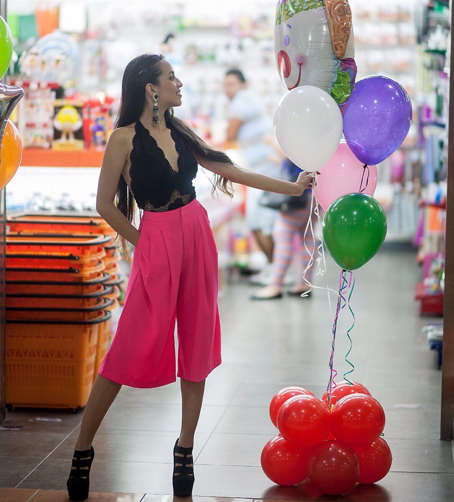 claraimportacio's tweet photo. Feliz por qué llego el #MartesSanto y #ClaraVip tiene el #LookPlayeroVip https://t.co/ZNVBXTXgqb