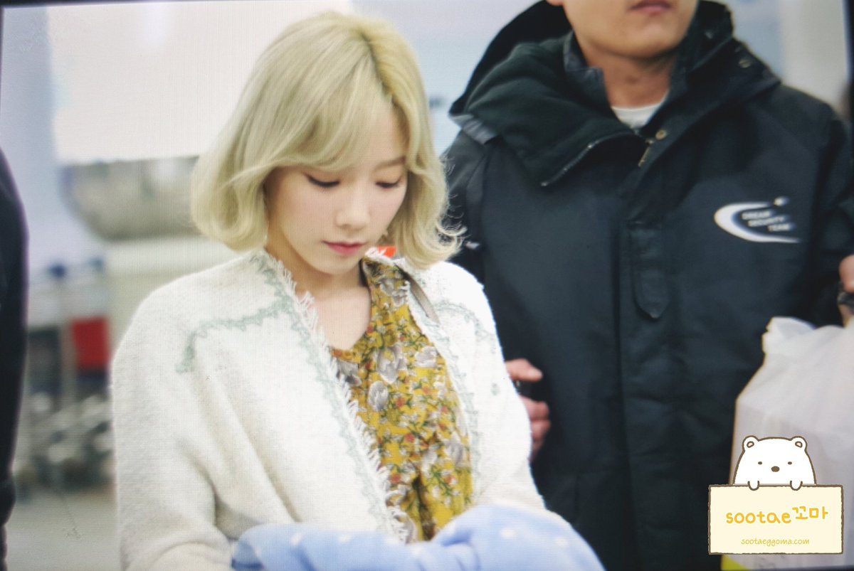 [PIC][23-03-2016]TaeYeon trở về Seoul vào chiều nay CeKFrMcUYAAJnjP