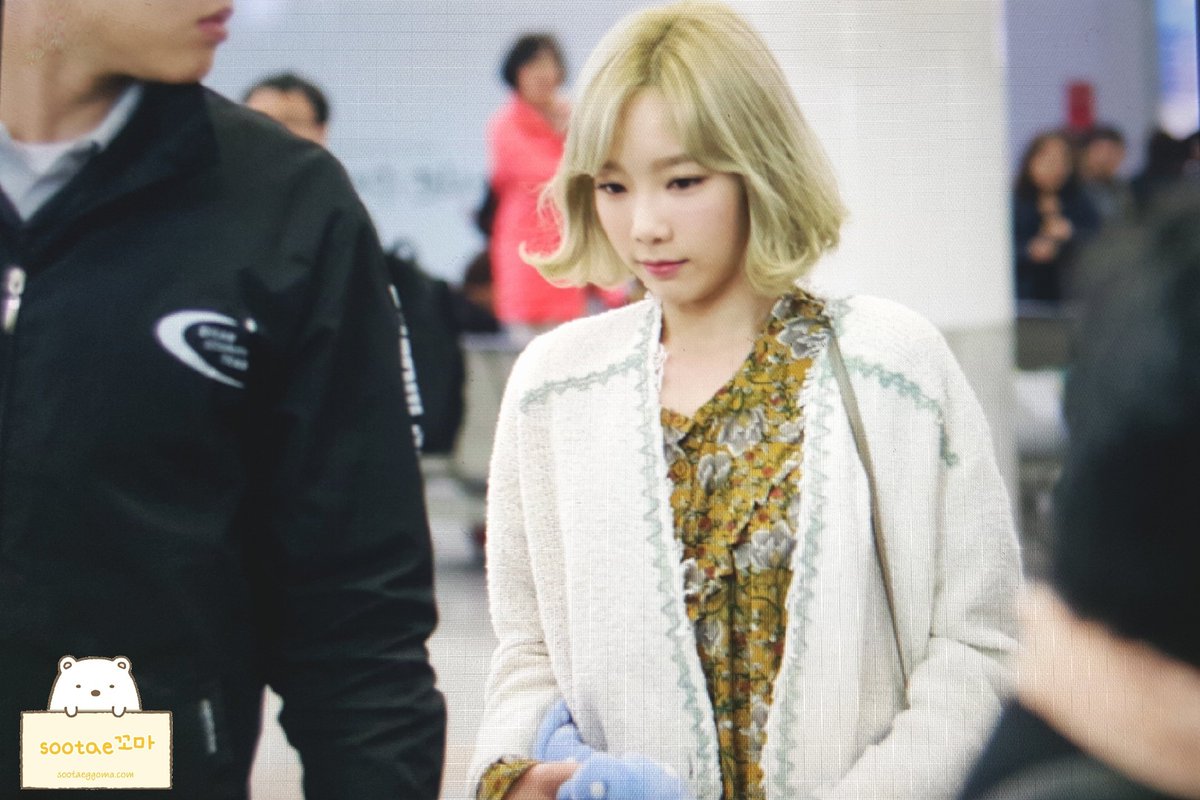 [PIC][23-03-2016]TaeYeon trở về Seoul vào chiều nay CeKFs9BUkAAEh7X