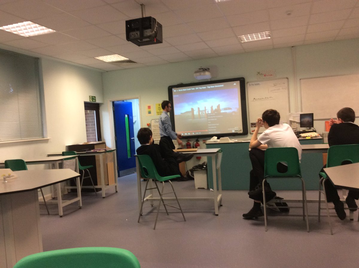 wksGQuayle's tweet photo. @WestKirbySchool @wksscullion Science lesson with GW. #wksscience #momentum&amp;science https://t.co/l1jVA4XcGw