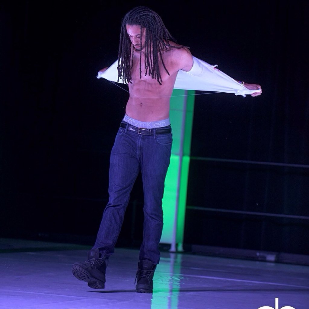 bayridgepkslope's tweet photo. My #booinmyhead coming out his shirt for a great cause. #breastcancer #Darrylchambers @OneNOnlyDC πππππππ https://t.co/b5pfZhrHjS