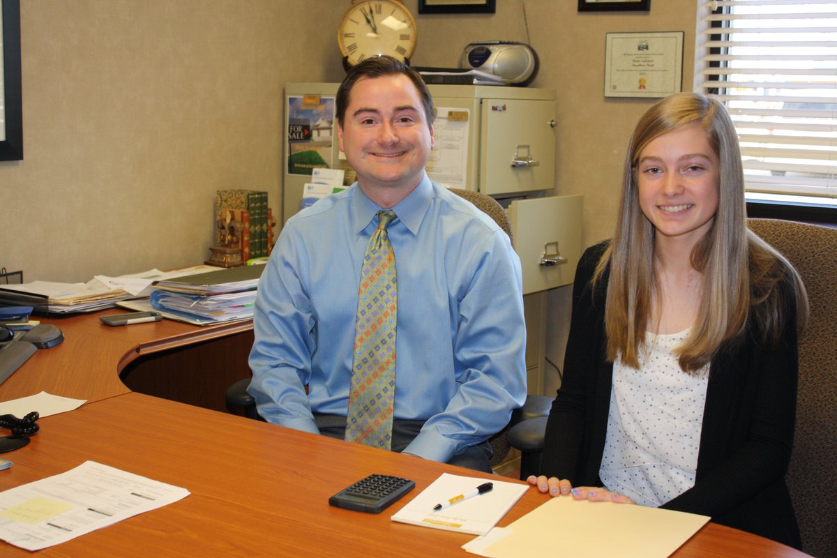 CTSSectoo's tweet image. CHS student Suzy shadowed a career in banking with Andy at Hawthorn Bank. @CHSCards @ClintonTechSch