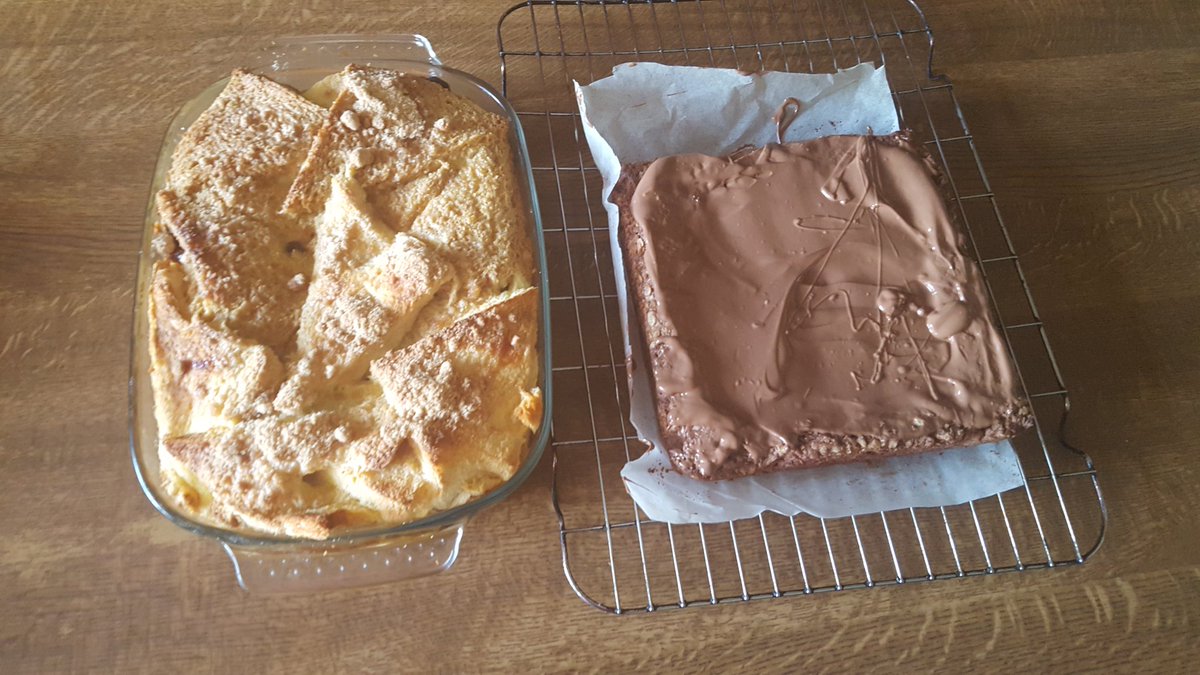 LMI1986's tweet photo. @brokenbottleboy this is why I need a life #dayofbaking #mysweettooth https://t.co/4pZq17EX8I