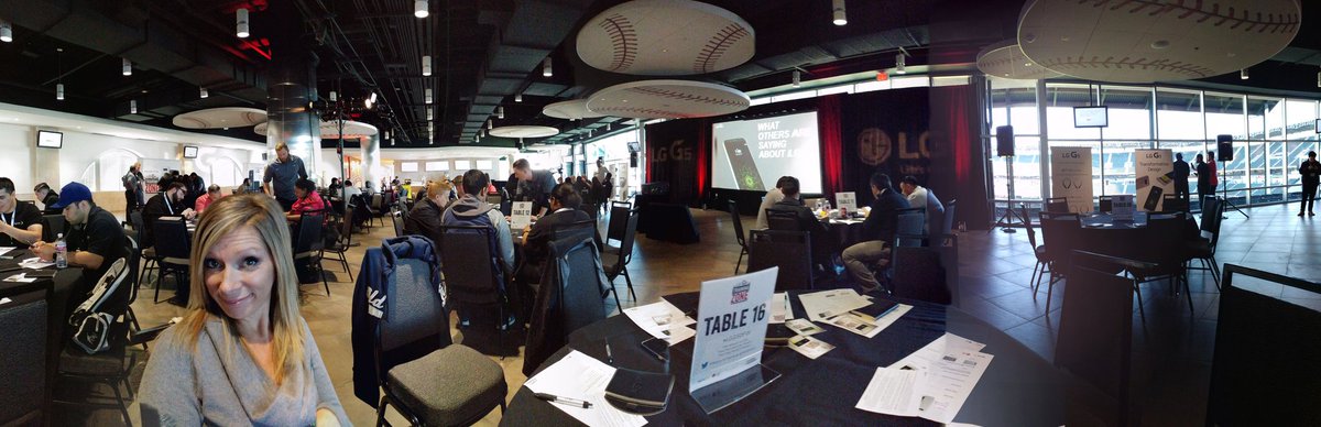 twolfe4m's tweet photo. LG G5 training at the ballpark! #lgg5dfw @boothe_c https://t.co/VSFr2Ghaaj