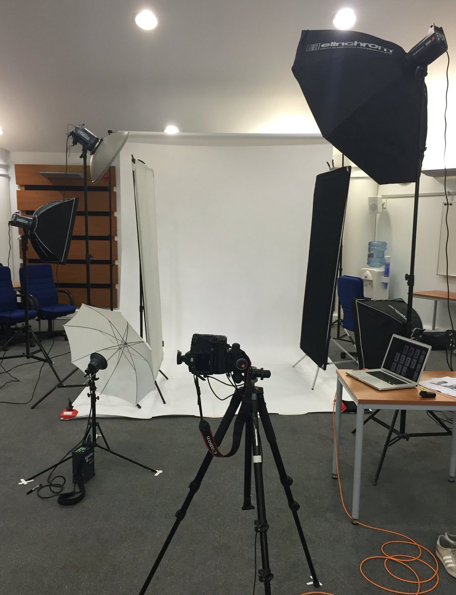 ShotByDavis's tweet photo. Another day, another #location studio. Whatever happened to a good old #speedlight and reflector? #heavyobjects https://t.co/Ff5Colb2pR