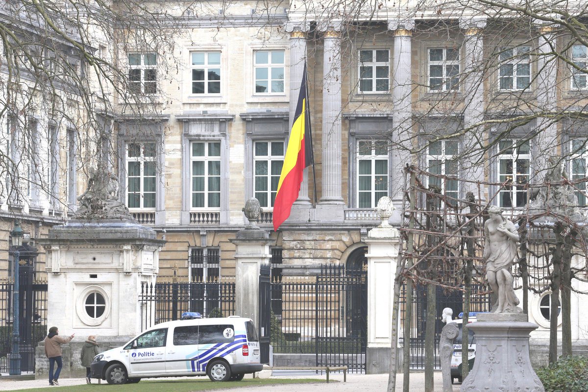 #Bruxelles : le gouvernement belge décrète un deuil national de trois jours > bit.ly/1LD3aos