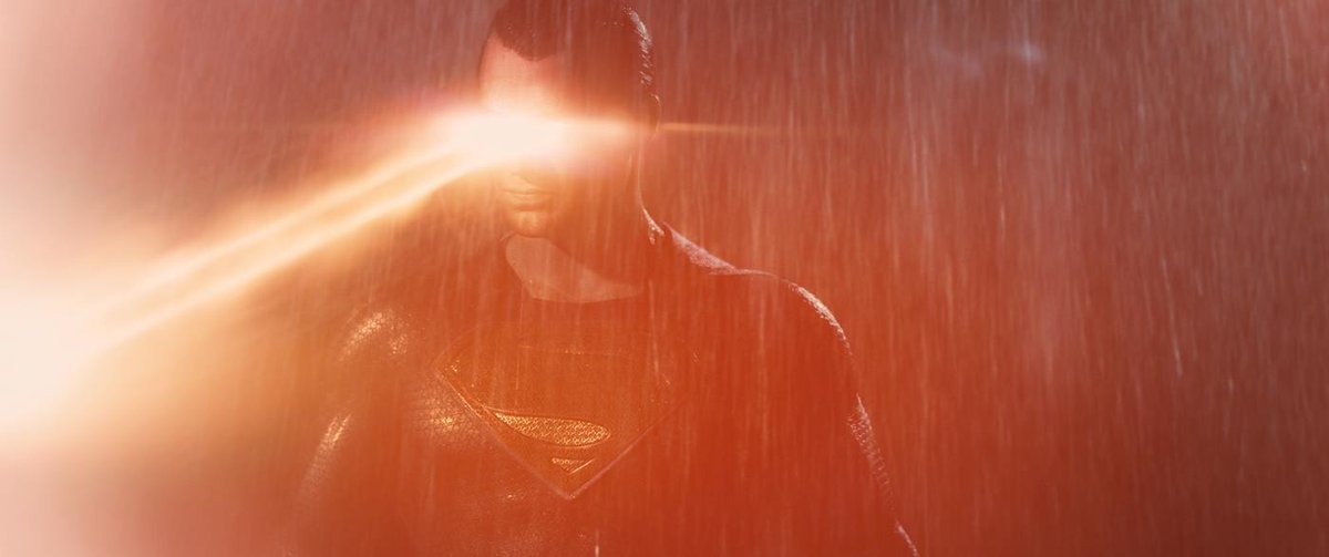 WarnerBrosIta's tweet photo. DOMANI saranno faccia a faccia al cinema e solo uno ne uscirà vincitore. #BatmanVSupermanIT #ChiVincerà? https://t.co/tXvS3lA46P