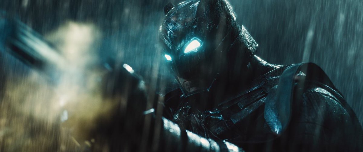 WarnerBrosIta's tweet photo. DOMANI saranno faccia a faccia al cinema e solo uno ne uscirà vincitore. #BatmanVSupermanIT #ChiVincerà? https://t.co/tXvS3lA46P