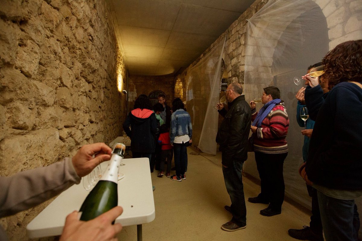 VisitaAvinyonet's tweet photo. El 14 d’abril, no et perdis el Tast de #Sumolls en el Monestir de #SantSebastiàdelsGorgs #Microvi2016 https://t.co/TIeVb82nYZ