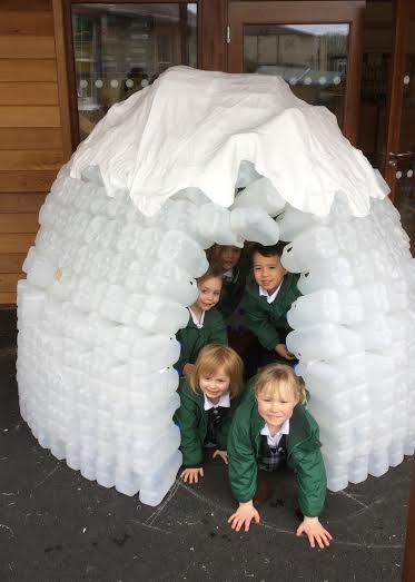 mowden_hallpp's tweet photo. Some fantastic engineering has appeared in the Nursery playground this afternoon! #projectigloo #Arctic https://t.co/32uyNHS4H9