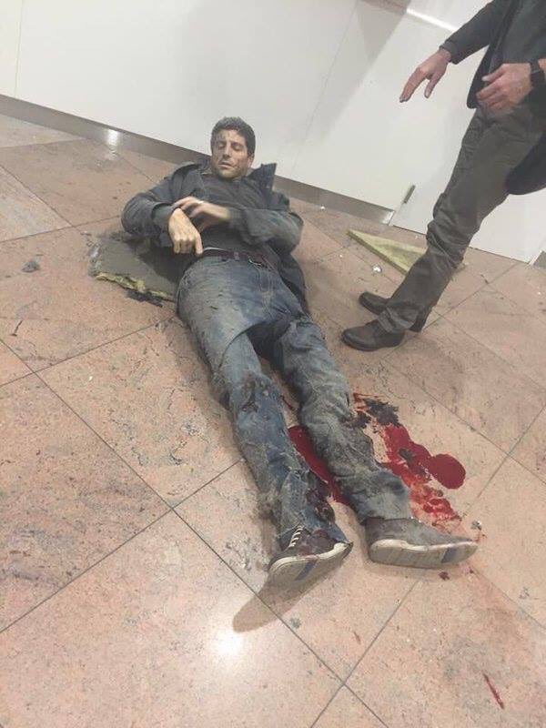 DiederenN's tweet photo. Courage aux victimes, pensées à nous, les Belges.😭😭😭💔 @katsorb https://t.co/BaFifZiZoM